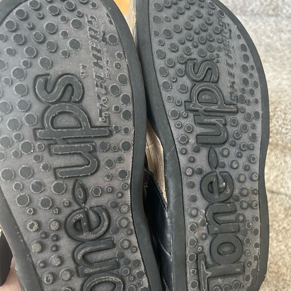 Skechers Tone Ups platform thong sandals. Buckle. Size 7. Embroidered straps. - Picture 8 of 9